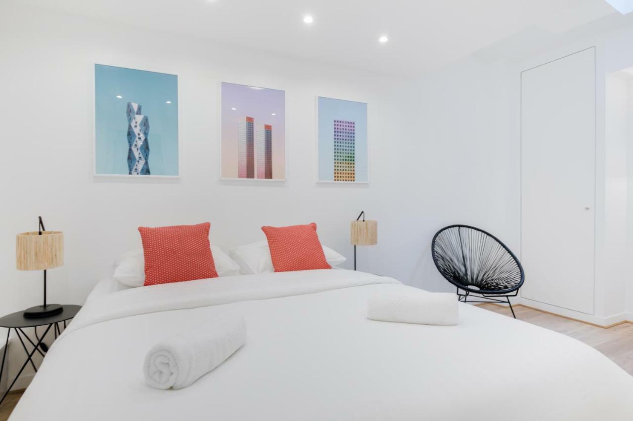 Loft Design For 8 People In Heart Of * Parijs