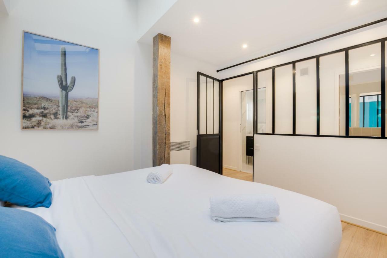 Loft Design For 8 People In Heart Of Parijs