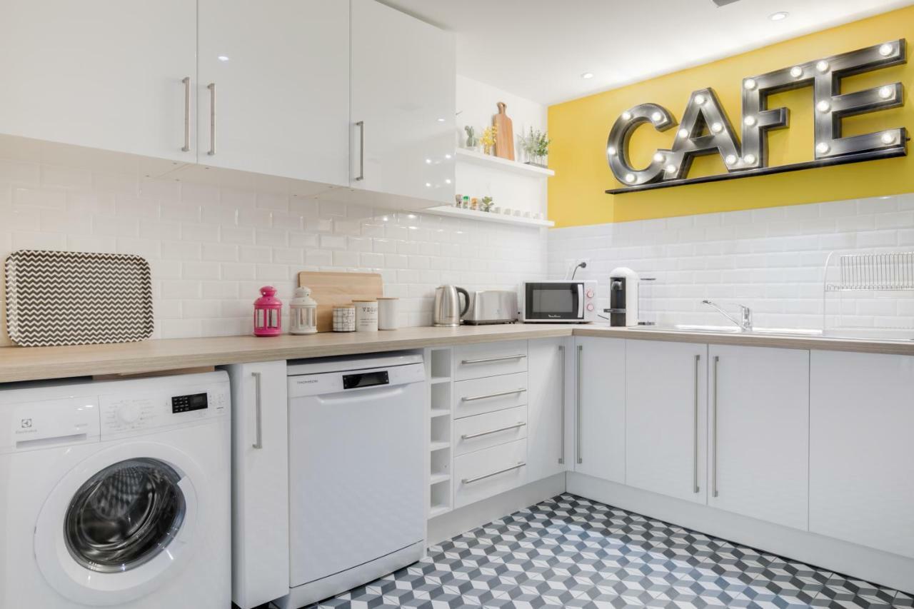 Loft Design For 8 People In Heart Of * Parijs