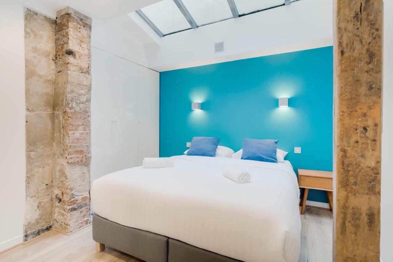 Loft Design For 8 People In Heart Of Appartement *